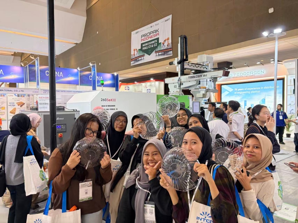 印尼橡塑盛會(huì)，華大機(jī)械以SeKIII系列共拓東南亞智造新局